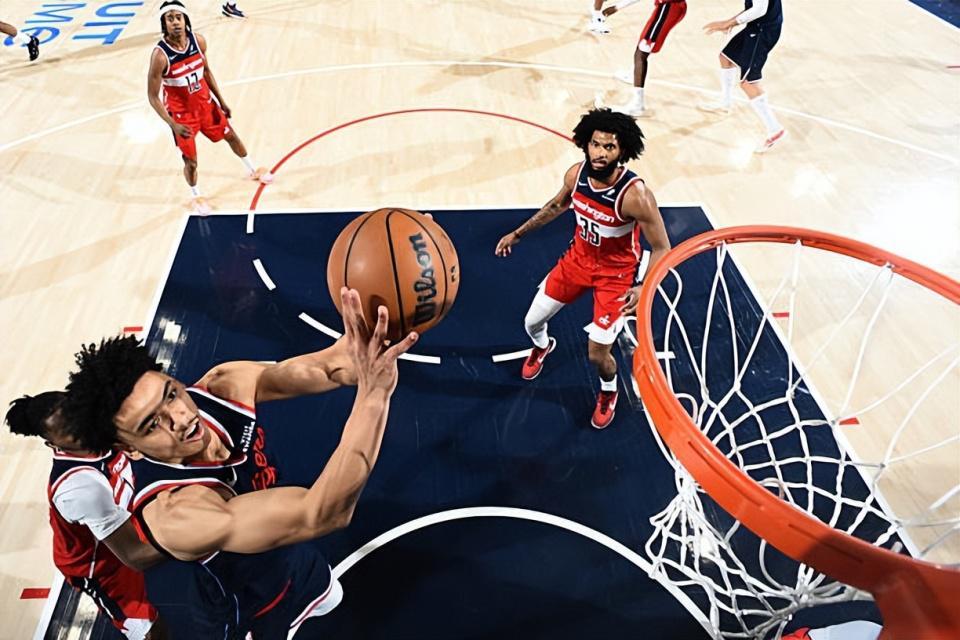 乐鱼体育-缺乏特点！快船锋线新秀最近一段时间的状态逐渐开始平庸起来了？