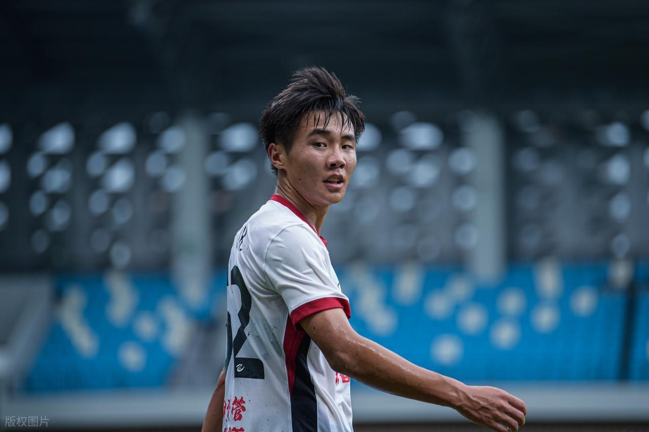 乐鱼app-官宣!17岁新星前锋,获中国足球金童奖,U17亚预赛狂轰5场9球