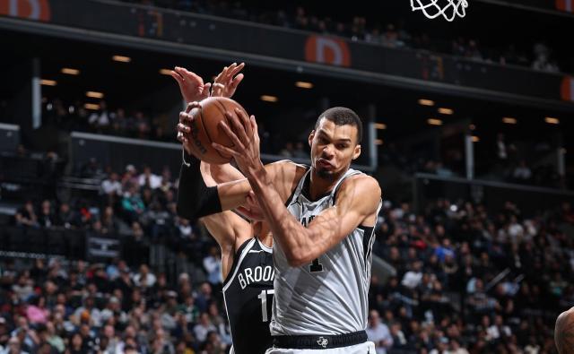 乐鱼体育-二月11胜0负不败!马刺计划有变:梦回GDP时代冲冠